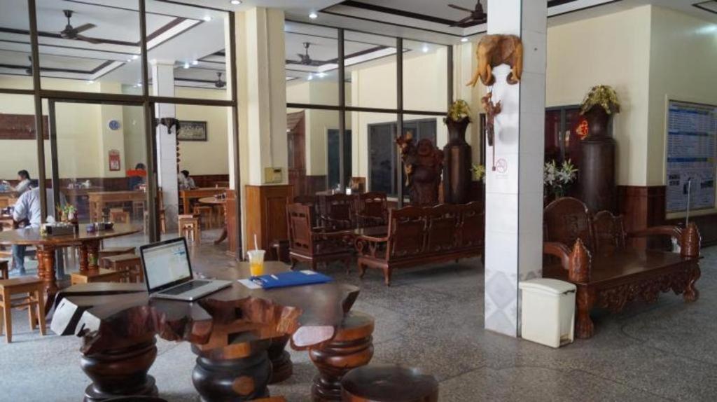 Lankham Hotel Pakse Exterior foto